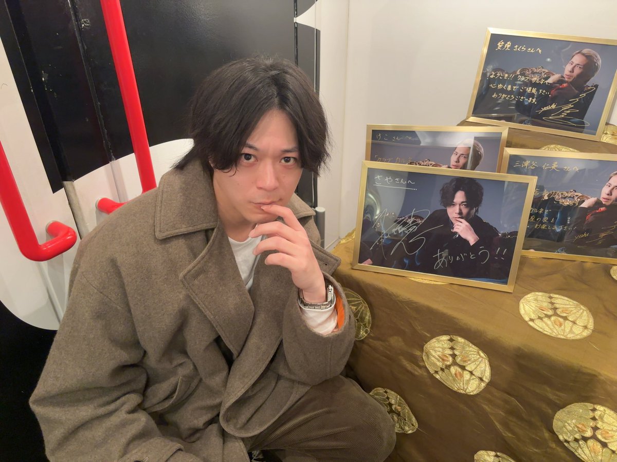 HIROkatayama09's tweet photo. 舞台【黒革の手帖】千穐楽。

全７公演が終了。
無事に幕が下りました。

全公演ダブルカテコ、そしてなんと千穐楽はスタンディング‼︎

本当に嬉しい限りです‼︎

この座組で皆様に黒革の手帖という名作を届けることが出来て誇りに思います。

ご来場ありがとうございました‼︎ https://t.co/lSFSFjuySK