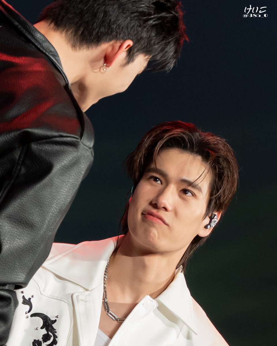 KhunN61507's tweet photo. The face of a man who knows his husband would never say no to him ,ahh phwuin 🤭#pondphuwin #phwuintang #PondNaravit https://t.co/nD6FrDQ7W2
