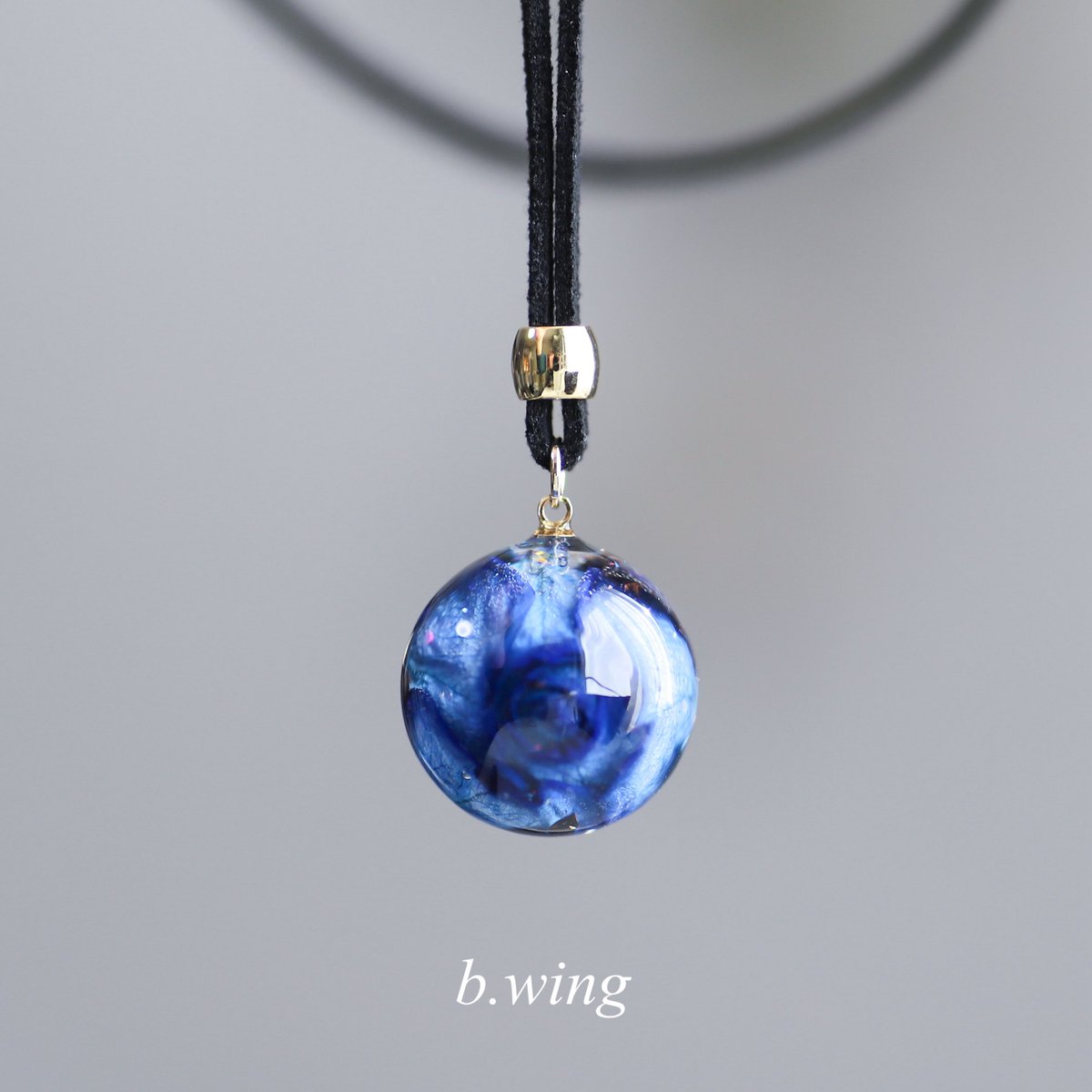 販売のお知らせ✨️ ・青薔薇キーホルダー ・青薔薇チャーム ・青薔薇