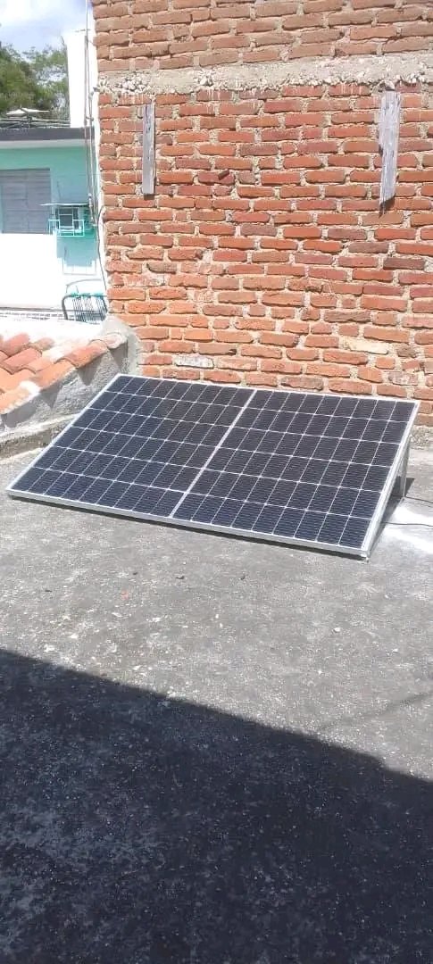 💪🏻Profesionales de la educación superior reciben por estos días paneles solares de 800 y 1200 watts a precios módicos y con facilidades de pago, acción que constituye un estímulo y contribuye a la autonomía energética en los hogares.

#UCCuba