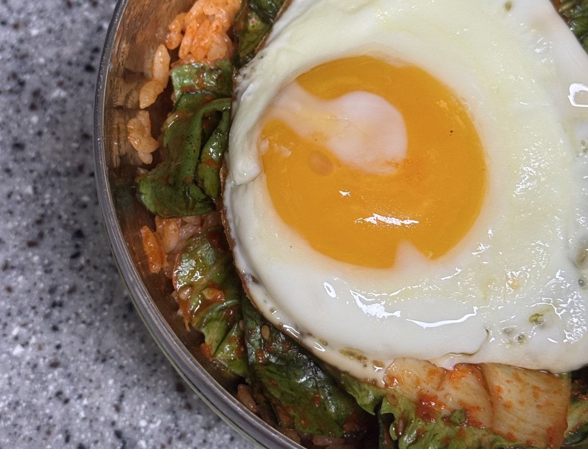 twoisonly's tweet photo. 봄동비빔밤 왜이렇게 맛있나요 https://t.co/RfV7wtSHVc