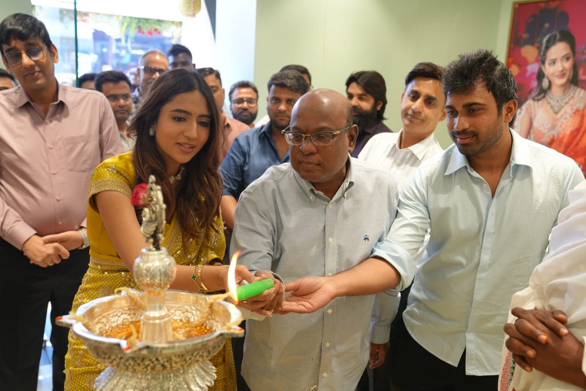India’s largest luxury silver jewellery brand GOYAZ expands with its 24th store in Dilsukhnagar.
Flat grand opening offers till March 15 – luxury shopping redefined! #RajendraKumarVemuluri #RaviTejaVemuluri #PriyankaVemuluri <a href="/GoyazJewellery/">Goyaz Silver Jewellery</a> #GoyazJewellery
