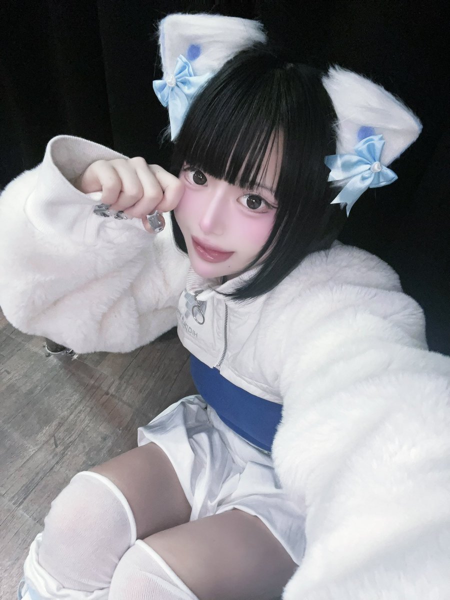 にゃんにゃん #猫の日 🐈‍⬛🩵