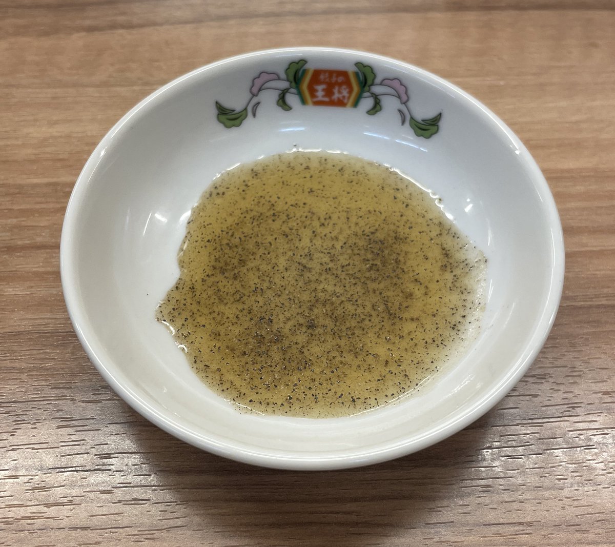 餃子を「酢＋胡椒」で食べることはほぼないな。 いつの頃からか流行っ