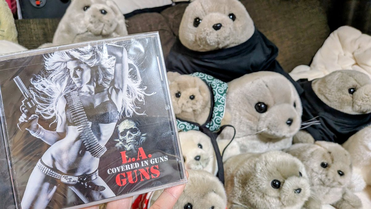 hiroaki_MIW's tweet photo. まさかの新品が届いた…

L.A.GUNS - Covered in Guns

そういえば持ってなかったな…と気付いてAmazon見てみたら中古で¥3600 …

「在庫減少してるせいか値上がりしてるなぁ…🥺」とダメもとでBOOKOFFオンライン見てみたら、¥990/在庫残り1で即注文

中古だと思ってたら新品未開封(！)が届いた、やるやんブコフ！

イイ買い物できました🤘