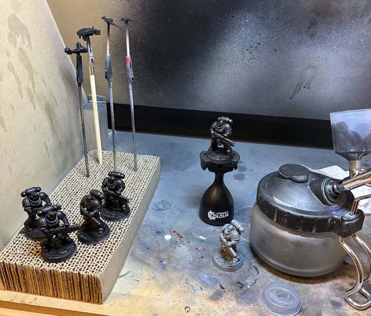 ミカモコのペイントイベントの準備を着々としております。僕らが出来る事は…技術的な指導というよりは新たなジャンルへのお誘いです。ミニチュアやペイントにご興味をもっていただければ幸いです。無料配布のミニチュアも用意しております😊💕
#ミカモコ2026