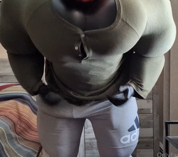 Watch me struggle to put on some fckn clothes. Only on OF link in bio 

(30% off ends soon 🇺🇸😈☠️)