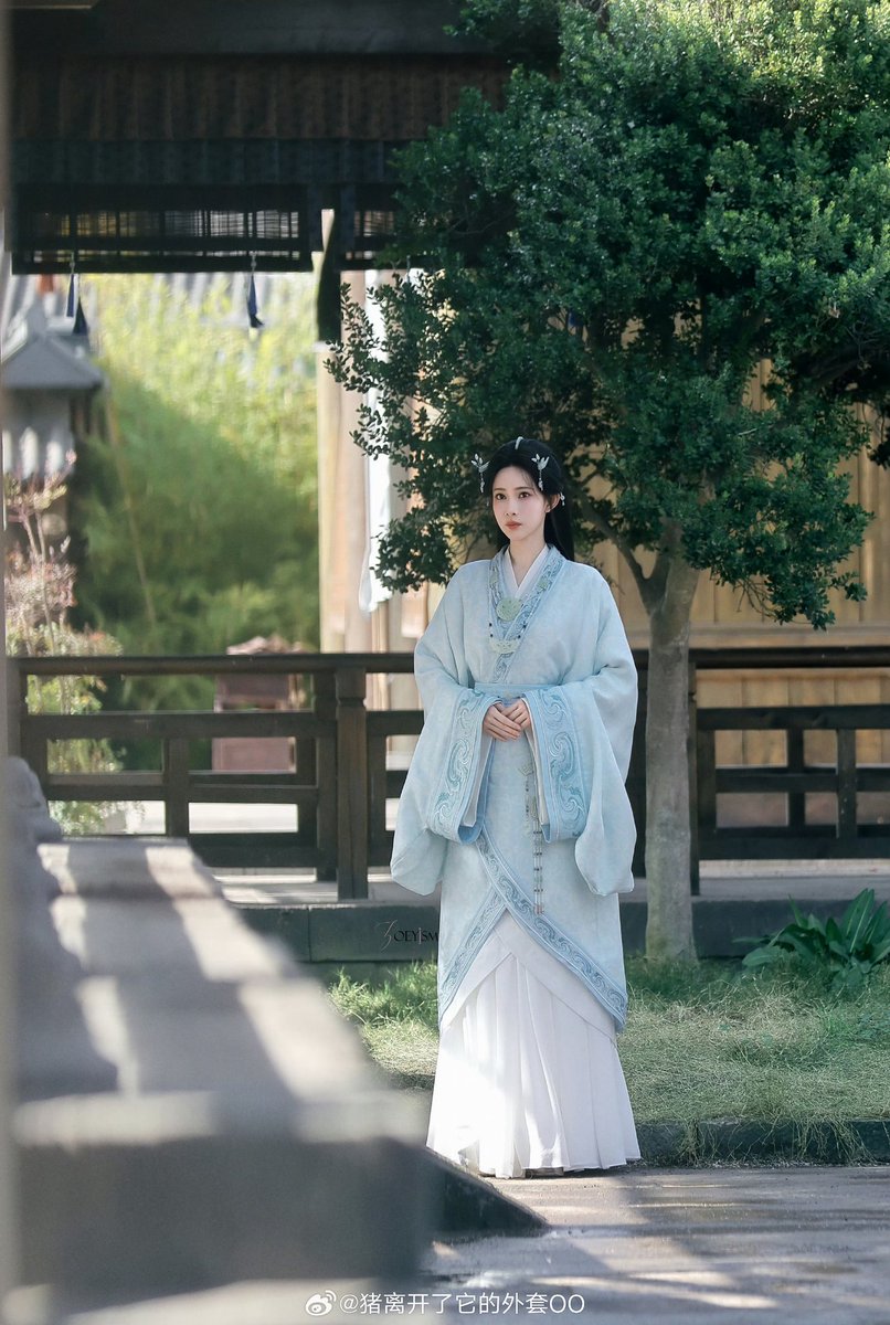 #MengZiYi (#ZoeyMeng) reuters filming drama  将门独后 / Jiang Men Du Hou. [4]

22/02/26