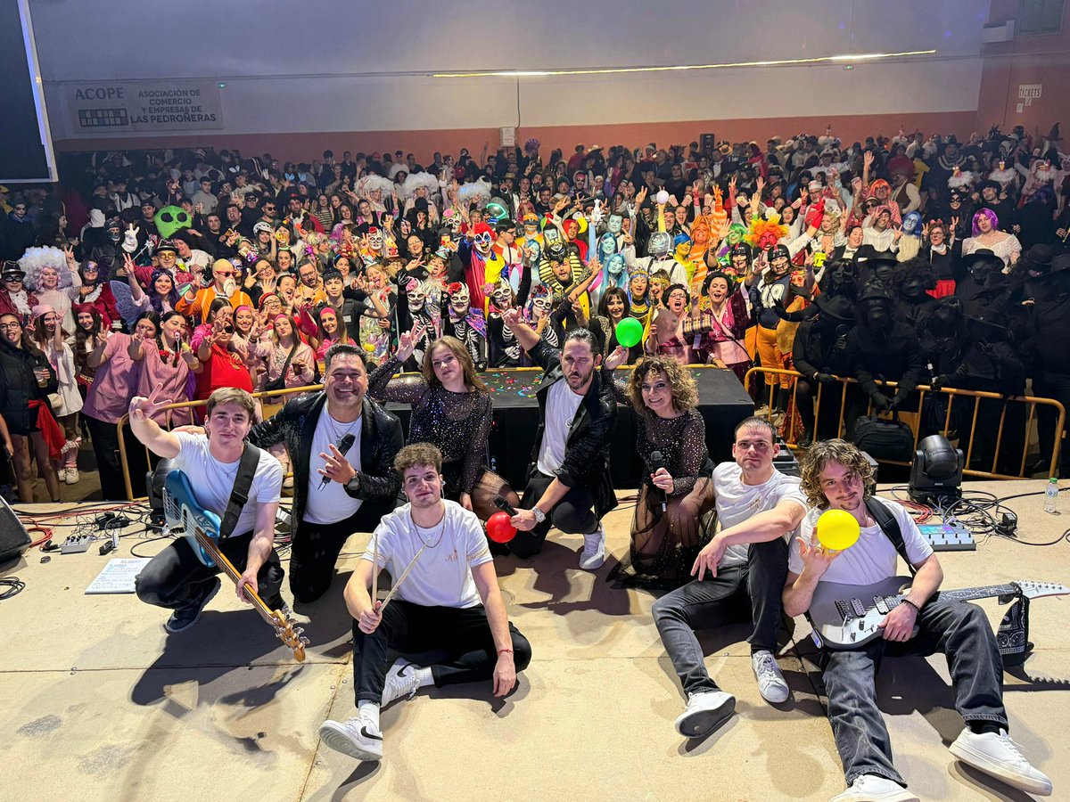 Super encantados estamos por la noche de carnaval tan increible que hemos disfrutado en LAS PEDROÑERAS
Nivelazo de disfraces, calidad de público que estuvo conectado durante toda la velada.
Gracias por invitarnos, ha sido un enorme placer.
Amenazamos con volver🎙🔥🎸