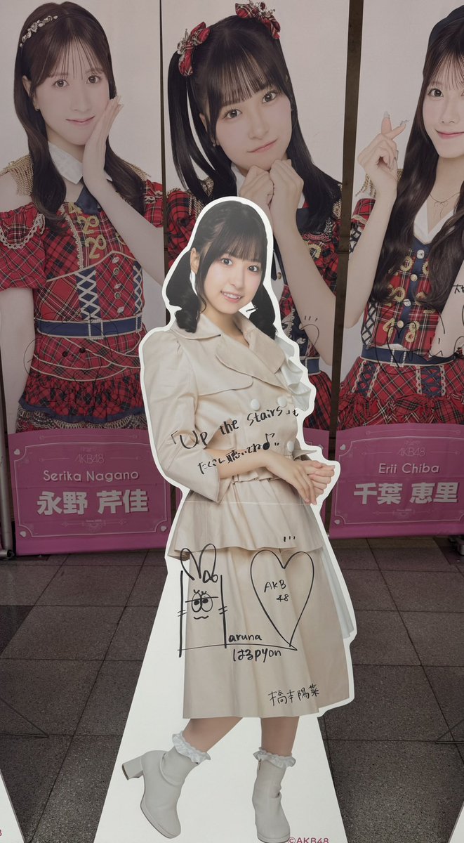 muneki_miteguy's tweet photo. #AKB48_名残り桜 個別握手会に参戦⚔️する為🚗で幕張メッセへ着いたら､とんでもない人の数😱
調べたらモンハンのイベント参加の人達らしい…流石にAKBじゃないか🤔
人波を搔き分けて会場へ😅
今回は推しからのサイン色紙を2枚もゲット😄
退散前にガラポンしたら､こちらも98券を2枚ゲット✊
#橋本陽菜 https://t.co/ovus3HDkJl