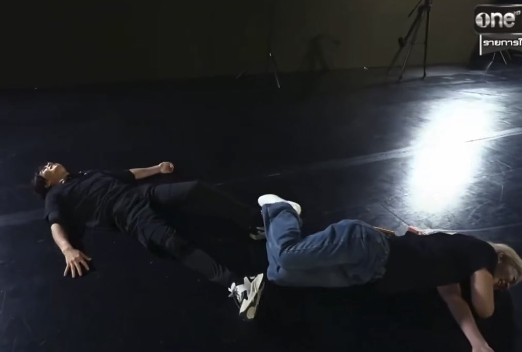 แม่บอกแล้วไงว่าอย่าตีกัน

#RunningManTHEP1 
#jeffsatur
#NuNew