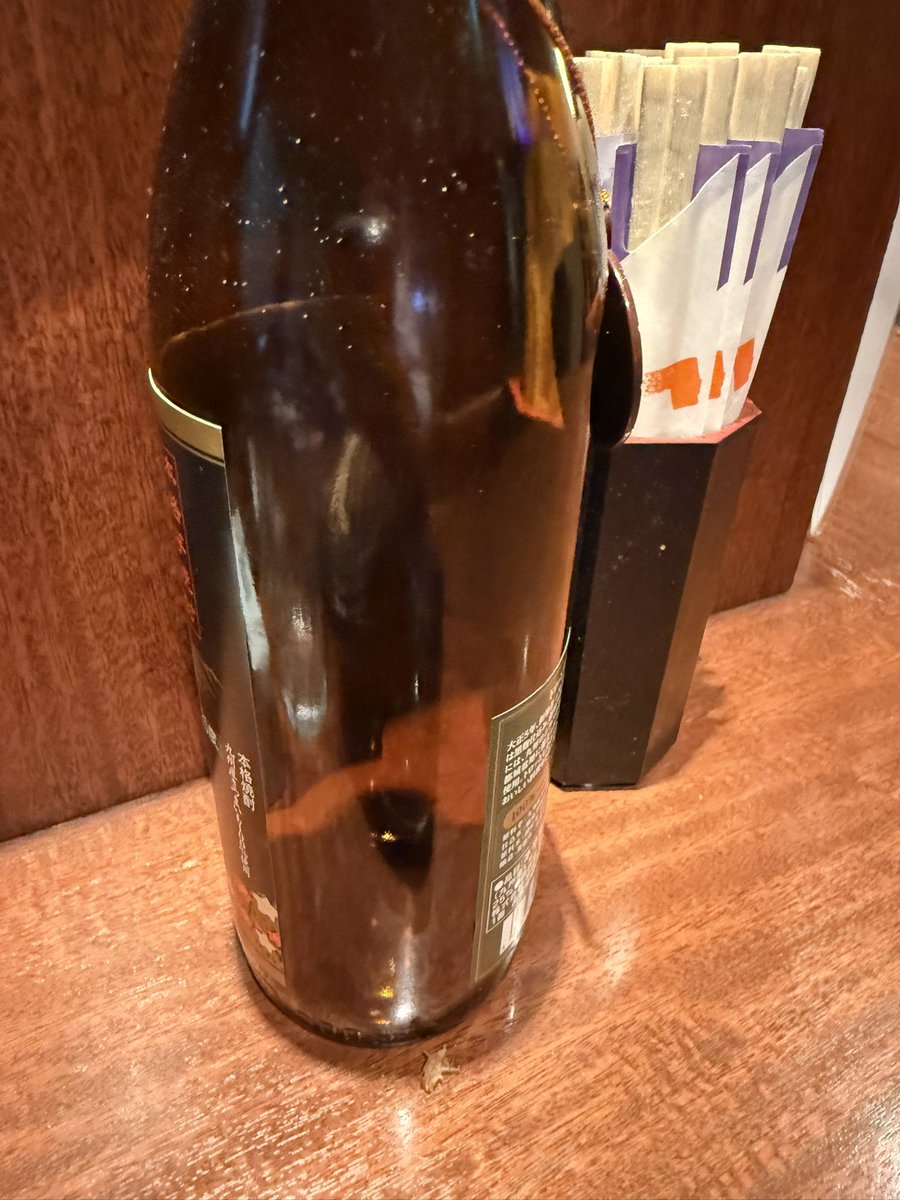 syot_a_sil's tweet photo. 酒カスは900mlボトルは２本空けて帰るんだよ🍠🍶

今日は終電間に合いそう🤤

#酒カス
#飲兵衛 https://t.co/owmTkL8dEY