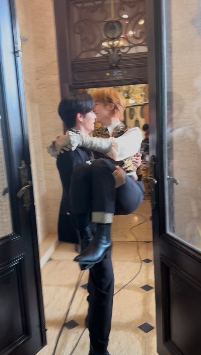 นุนิวชีขอให้พี่เขาอุ้มท่าเจ้าหญิงแต่โดนหิ้วปีก ลองเป็นแฟนชีดิอุ้มกลับบ้านเลยมั้ง