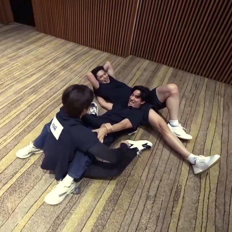 boowithsatur's tweet image. เฉลยหน่อยว่าผู้ชนะได้เงินรางวัลห้าร้อยล้านบาท ไม่ไหวแล้ว เรื่องอะไรกุต้องแพ้ 555555555555555555555555555555

#RunningManTHEP1 #jeffsatur