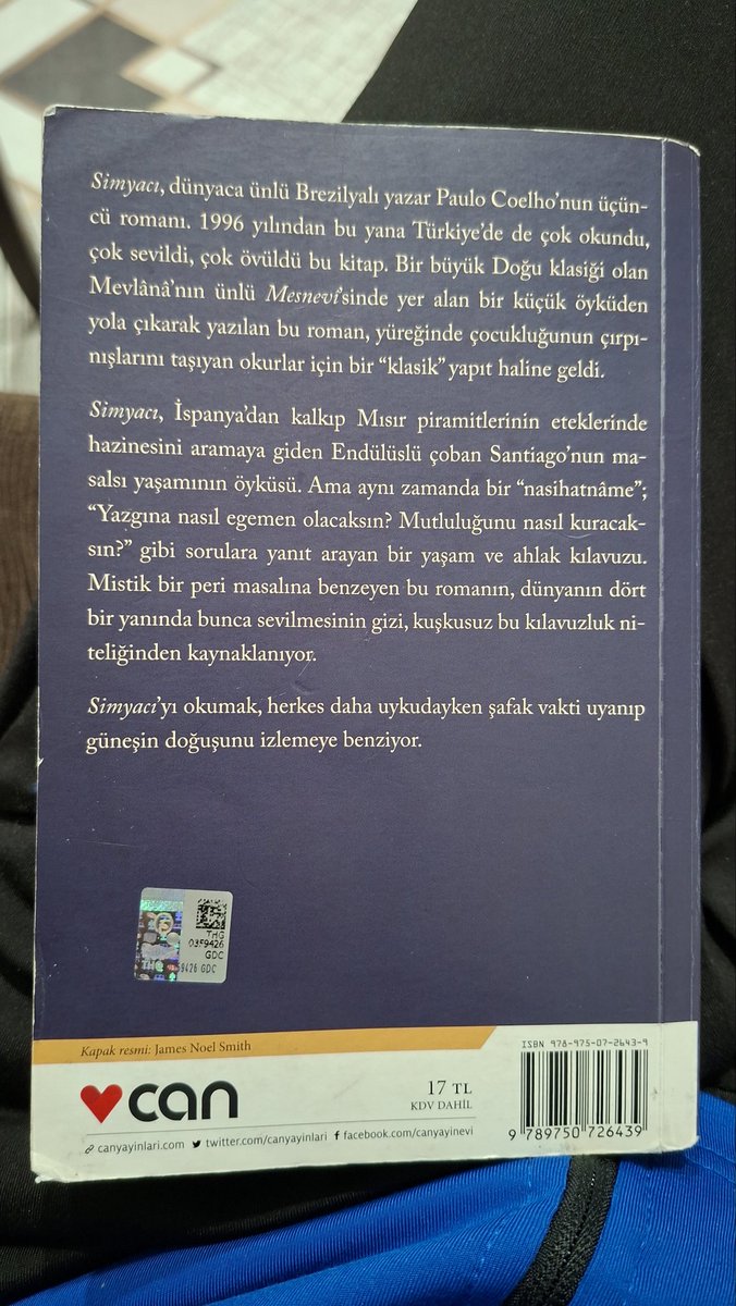 İnsan gerçekten hayret ediyor yüzlerce kitap okuyup bu kitabı nasıl atladığına. Üstelik yıllardır kitaplığında bekliyor olduğu halde...💓