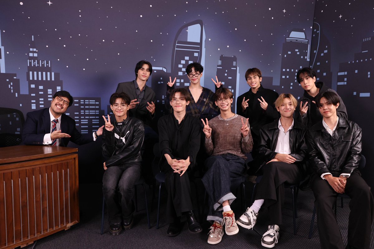 katanyu_tonight's tweet image. ภาพบรรยากาศความสนุกจากการถ่ายทำ
Katanyu Tonight x DICE

บอกเลยว่าฮากันลั่นทั้งสตู!
น้อง ๆ น่ารักมาก เมาท์เก่งไม่พัก โบ๊ะบ๊ะกันสุด ๆ

ความจอยมาเต็มทุกโมเมนต์ 🤭
รอติดตามความสนุกนี้ได้เร็ว ๆ นี้เลย!

#KATANYUTONIGHTxDICE 
#Katanyutonight #DICE