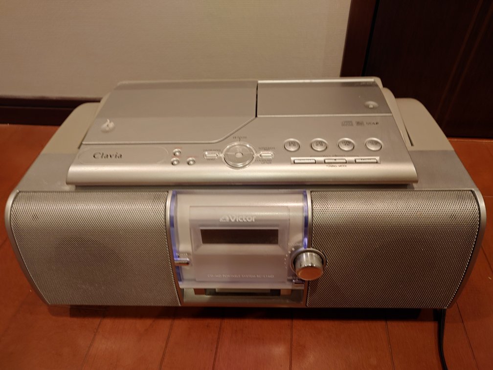 ずっと使ってたCD/MDラジカセが壊れてしまった。 VictorのClavia。CD