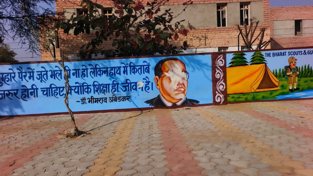 #jodhpur पीपाड़सिटी में #बाबा_साहेब के भित्ति चित्र को किसी असामाजिक तत्व ने बिगाड़ दिया,,पीपाड़ के #पुलिस थाने के सामने की #घटना Rajasthan Police SP Jodhpur Rural Bhajanlal Sharma CMO Rajasthan District Collector &amp; Magistrate, Jodhpur Ashok Gehlot  Vinod Jakhar