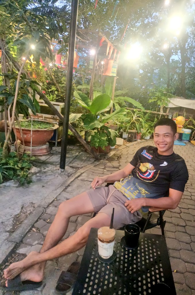 Làm ly coffee cho tươi tỉnh mai vào việc lại nào 🤪🥰