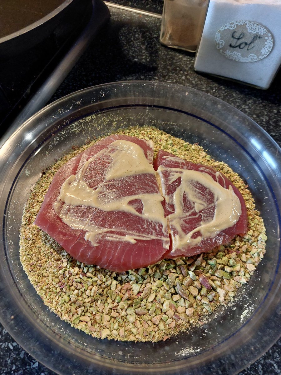 M_B_art's tweet image. #tuna in #pistachio crust, #dijonmustard olive oil, salt, #peacream with #mint , mashed potatoes
#Ilikecooking