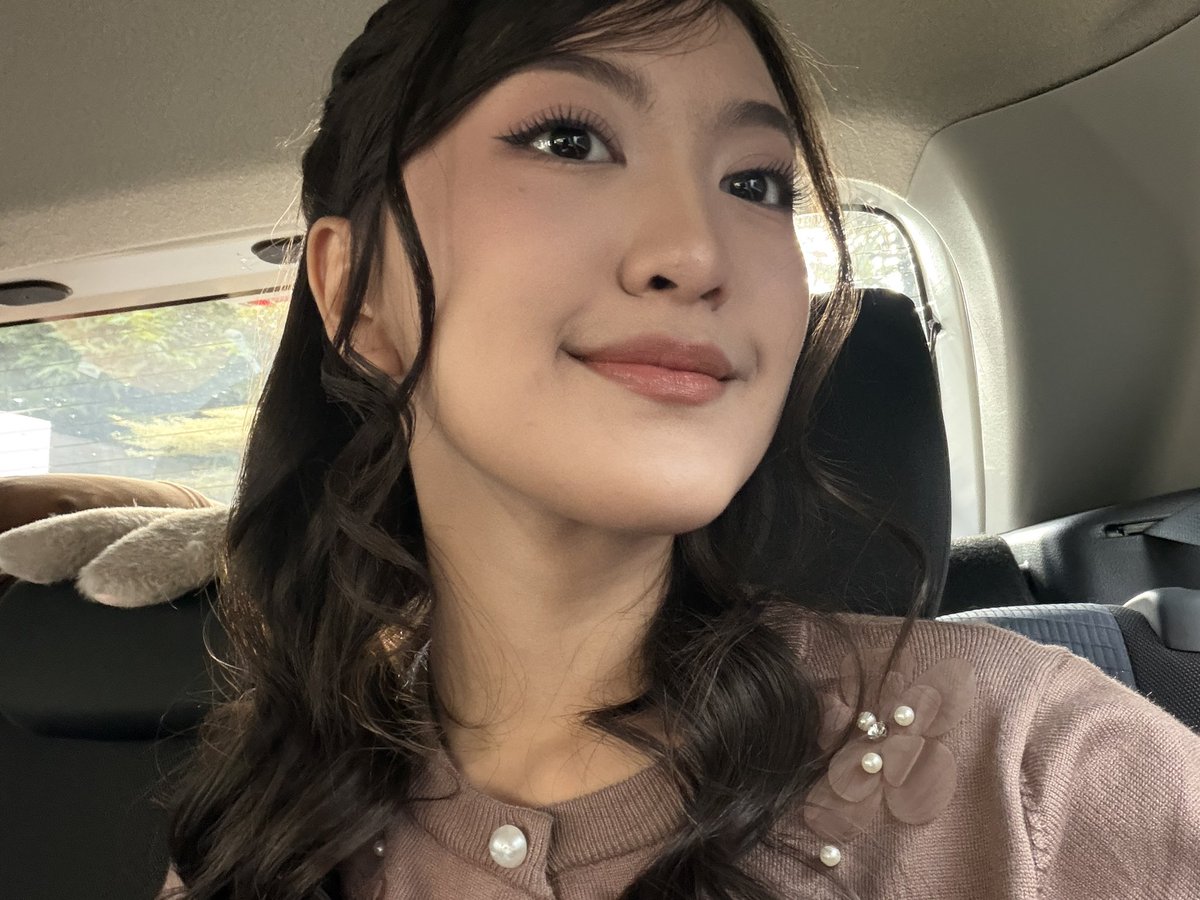 car selfies never goes wrong! 😺🤎