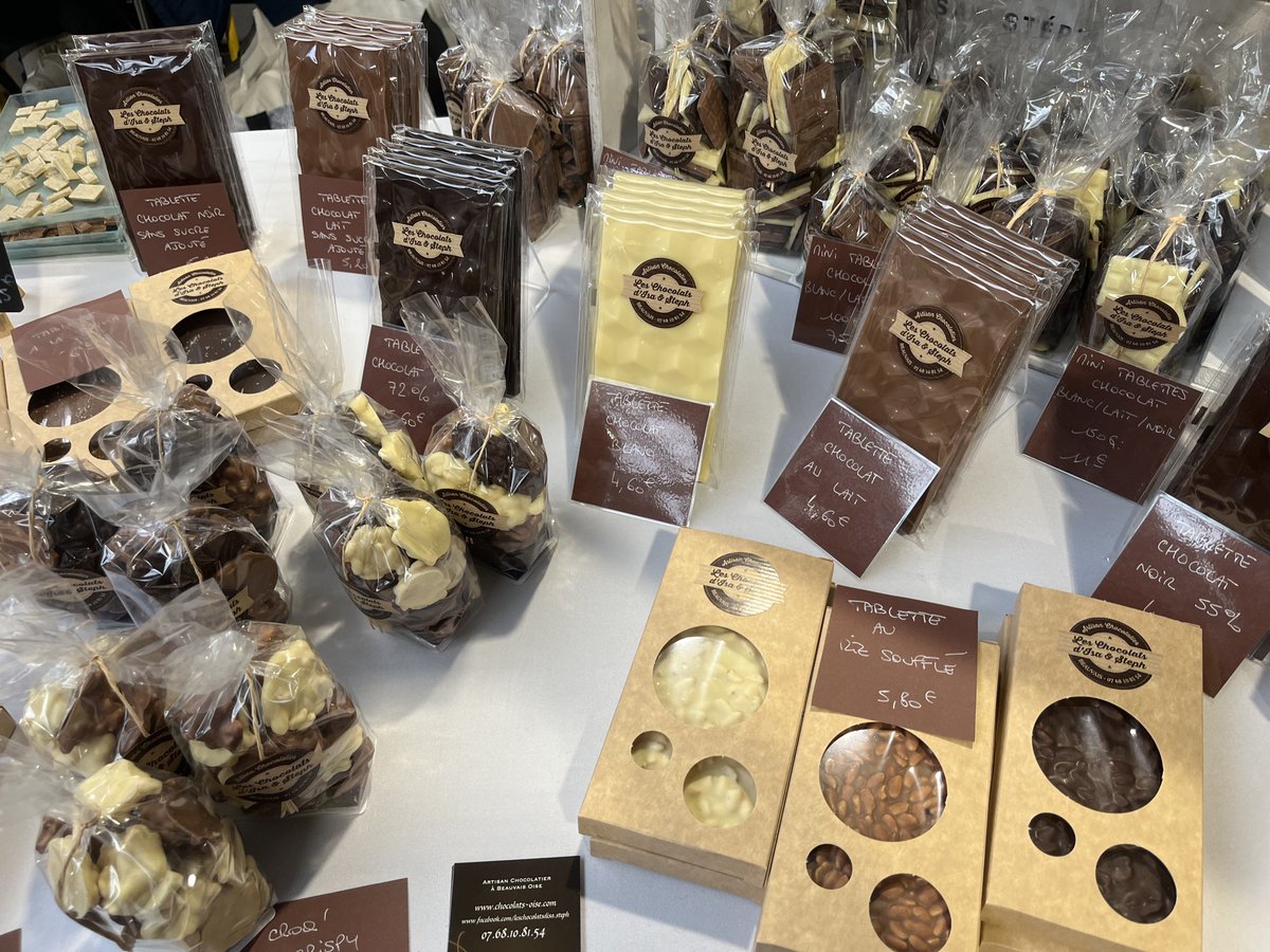 PerrierAlexis_'s tweet photo. 🍫 Dernier jour au Salon du Chocolat et du Terroir à Le Tréport : belles rencontres, dégustations et mise à l’honneur de nos artisans et producteurs locaux.
Soutenir le terroir, c’est soutenir l’emploi et notre économie de proximité.
#SalonDuChocolat #LeTreport https://t.co/1JPnkx4t5f