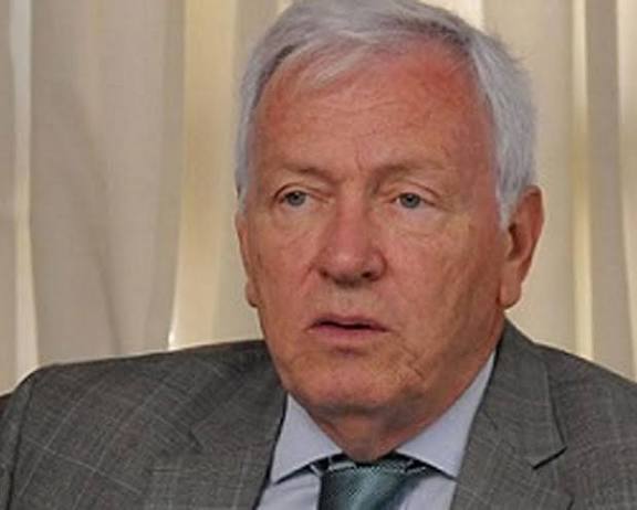 Este es el juez Carlos Maiques, debe decidir sobre la causa AFA pero festejó su cumpleaños en la mansión de Tapia y Toviggino. Con razón siguen impunes.