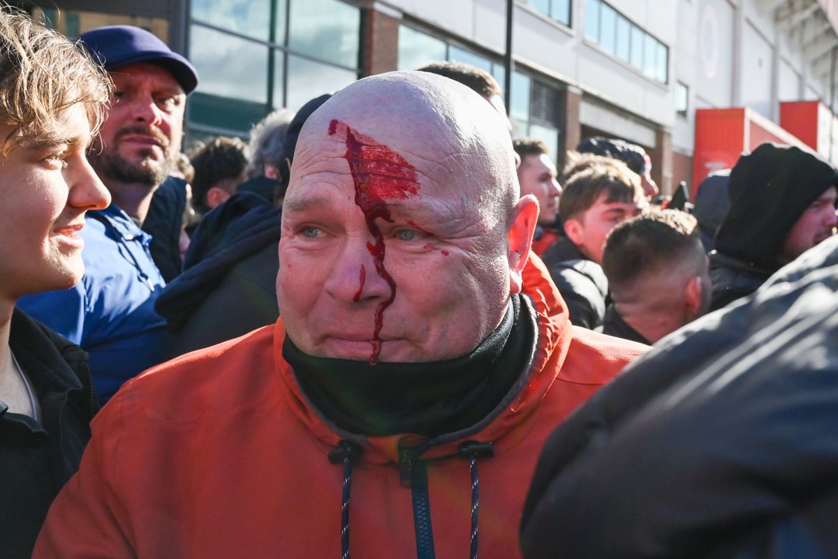 57 photos as Sheffield United and Sheffield Wednesday fans clash before the Steel City derby trib.al/uaEU3KP
