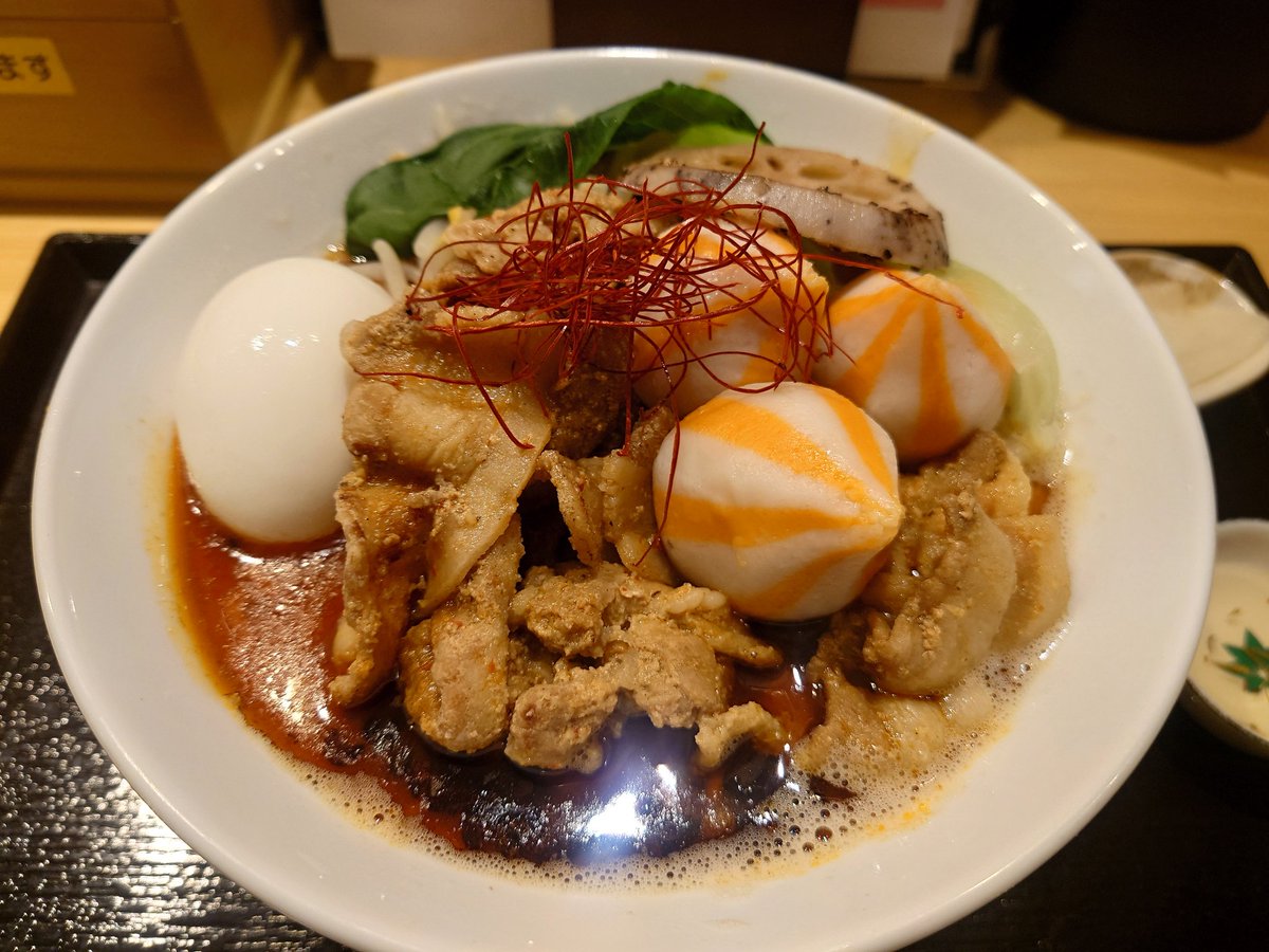 kenboozu's tweet photo. 今��は朝からイベント参加のため幕張へ！そして夜は麻辣湯(まーらーにゃん)を食べに猫ニ叉タビへ！閉店近くなのにほぼ満席でびっくり。そして麻辣湯のクオリティの高さにもびっくり！有名店のに引けを取らないおいしさでした。そしてマーがすごい！笑
ごちそうさまでした！
＃猫ニ叉タビ　＃麻辣湯 https://t.co/FkGb2Pyh6X