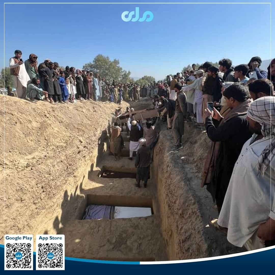 تصویرونه:
د ننګرهار په بهسودو ولسوالي کې د پاکستاني ملېشو د ظالمانه یرغل شهیدان خاورو ته وسپارل شول.