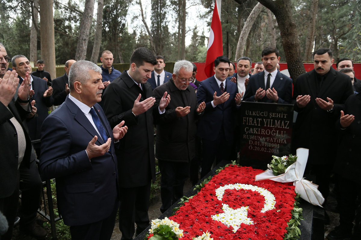 Ülkücü Şehidimiz Fırat Yılmaz Çakıroğlu’nu şehadetinin 11. yıl dönümünde kabri başında dualarla andık.

Tüm aziz şehitlerimizi rahmet ve dualarla anıyorum.

Ruhları şâd, mekânları cennet olsun. 🇹🇷