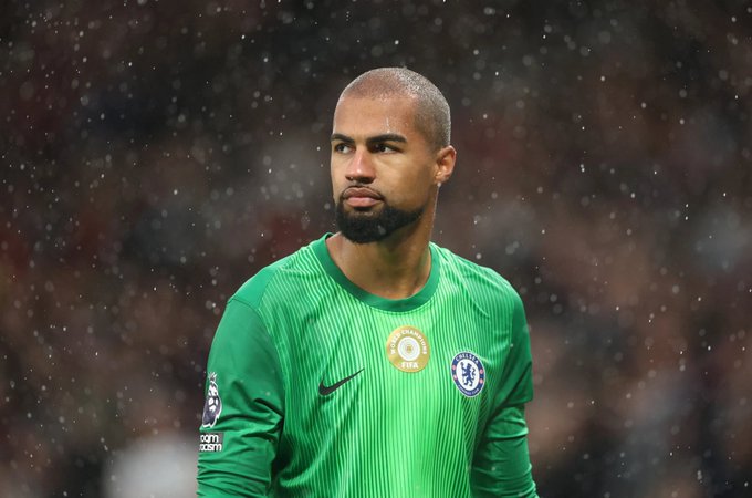 QUEENOFDBLUES1's tweet image. There are several occasions against Burnley that Sanchez put the defence under a lot of pressure by passing straight to a Burnley player.

This guy has never been consistent for us, you could say he has been good in some occasions this season yes but with him in our goalpost, I