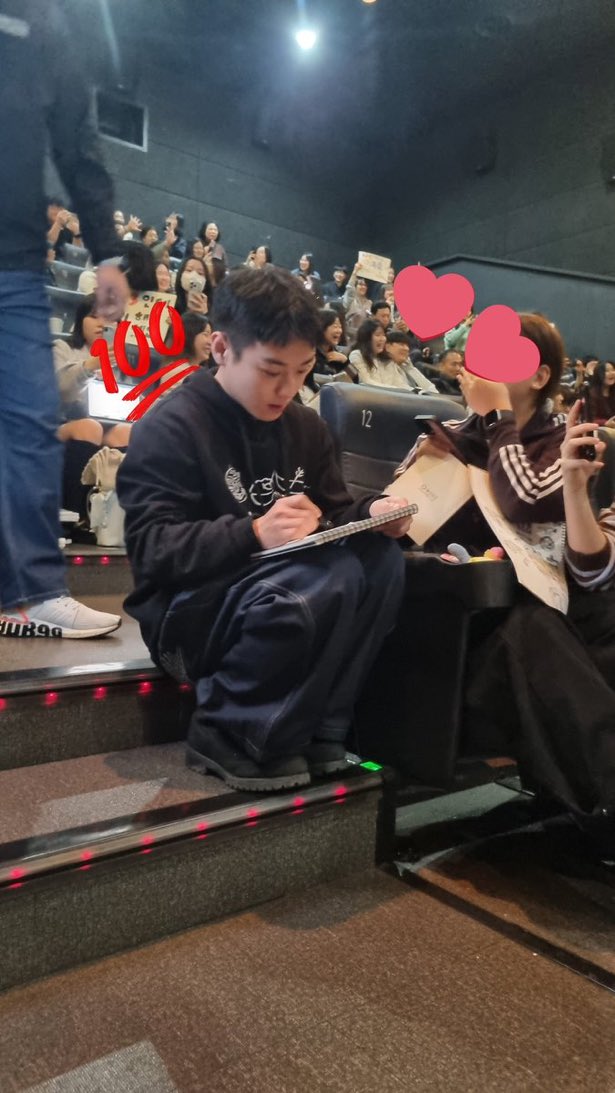 남자아이 포즈진짜
미친듯 (positive)