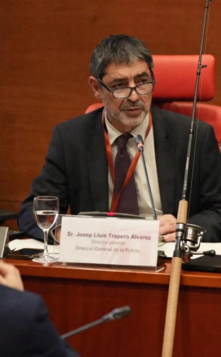 Hola <a href="/interiorcat/">Interior i Seguretat Pública</a> 
Informeu al vostre amo que això és una canya de pescar.
També el podeu aconsejar vagi al oculiste, pot ser que les ulleres que porta estiguin caducades com ell.
Salut i visca els activistes independentistes Catalans.