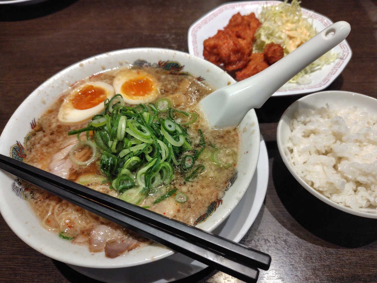 晩ごはんのラーメン。 煮玉子トッピングの唐揚げ定食！ （帰宅してから