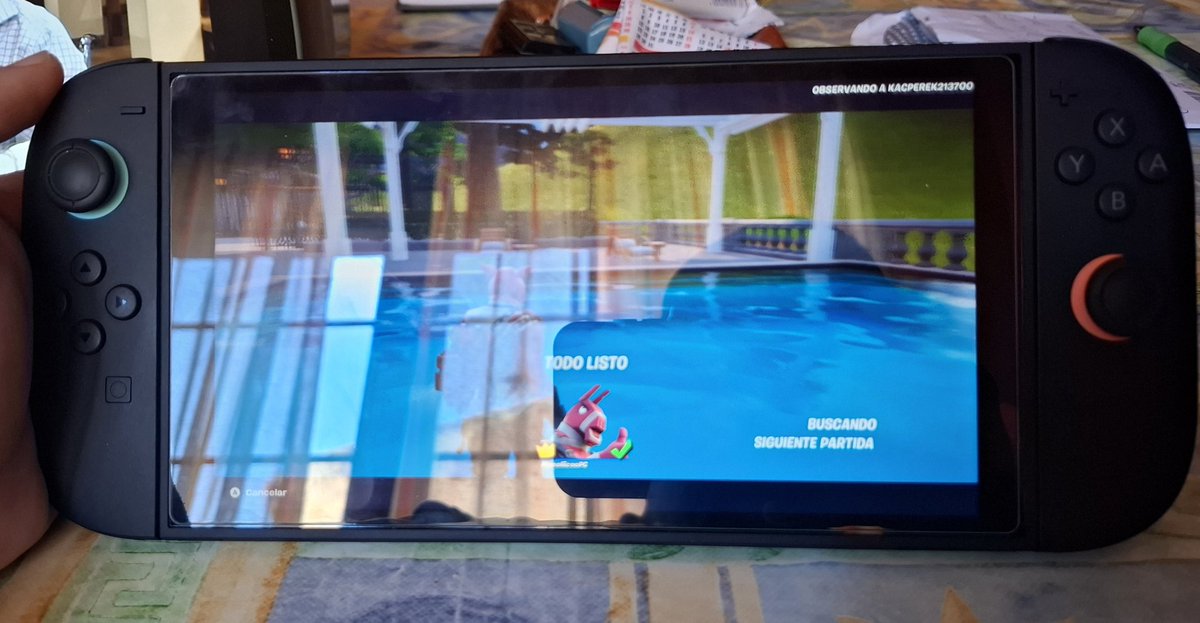 Este abuelo ya juega fortnitende nuevo, vamoooos!!!!
 🙂🙂🙂🙂🙂