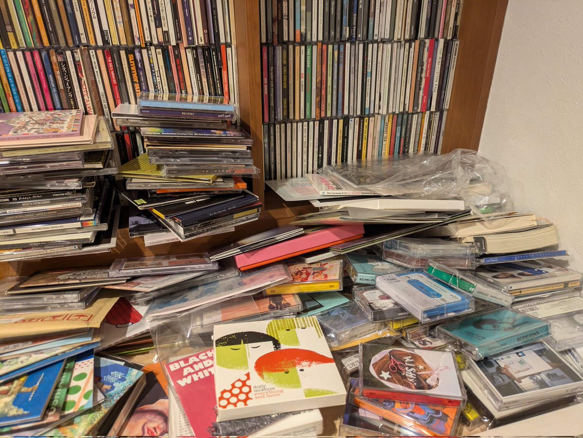takucity4's tweet photo. もう限界の趣味部屋 https://t.co/cFYHV94HNN