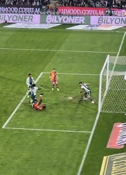 Olaigbe, Boey’le çarpıştığında top neredeyse gol olmuş. Filinizi de, kuklanızı da…