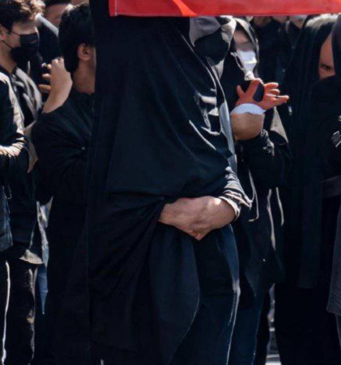 ⭕️Iranian Opposition Media Use Fake AI Images Of Protests Again

A few dozen university students supporting Reza Pahlavi to become their dictator of Iran demonstrated.

They were quickly outnumbered by hundreds of Islamic Republic supporters.