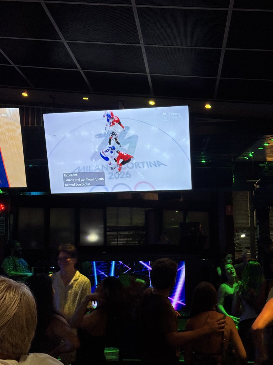 wourldcup2k14's tweet image. Got them to put on the hockey game at da club #letsgetit