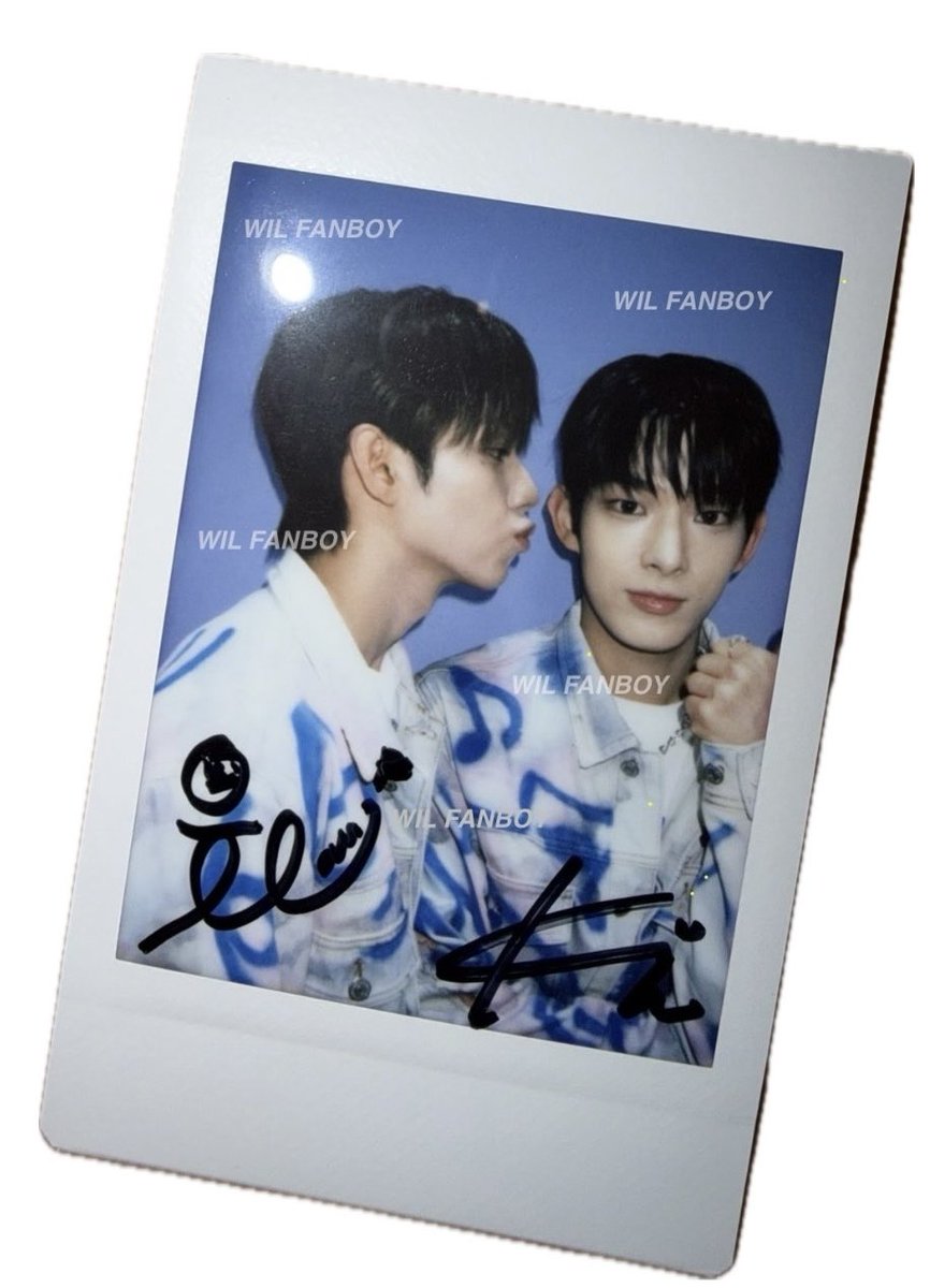 stevenkimpogi's tweet photo. JL kissy pose to steven 😭😭 this pola is a must have but it's gonna cost you your life 😭😞🤧 THEY DID THIS DURING 'WHO WE ARE' ERA 😭😭 https://t.co/WJw5wpEfHY