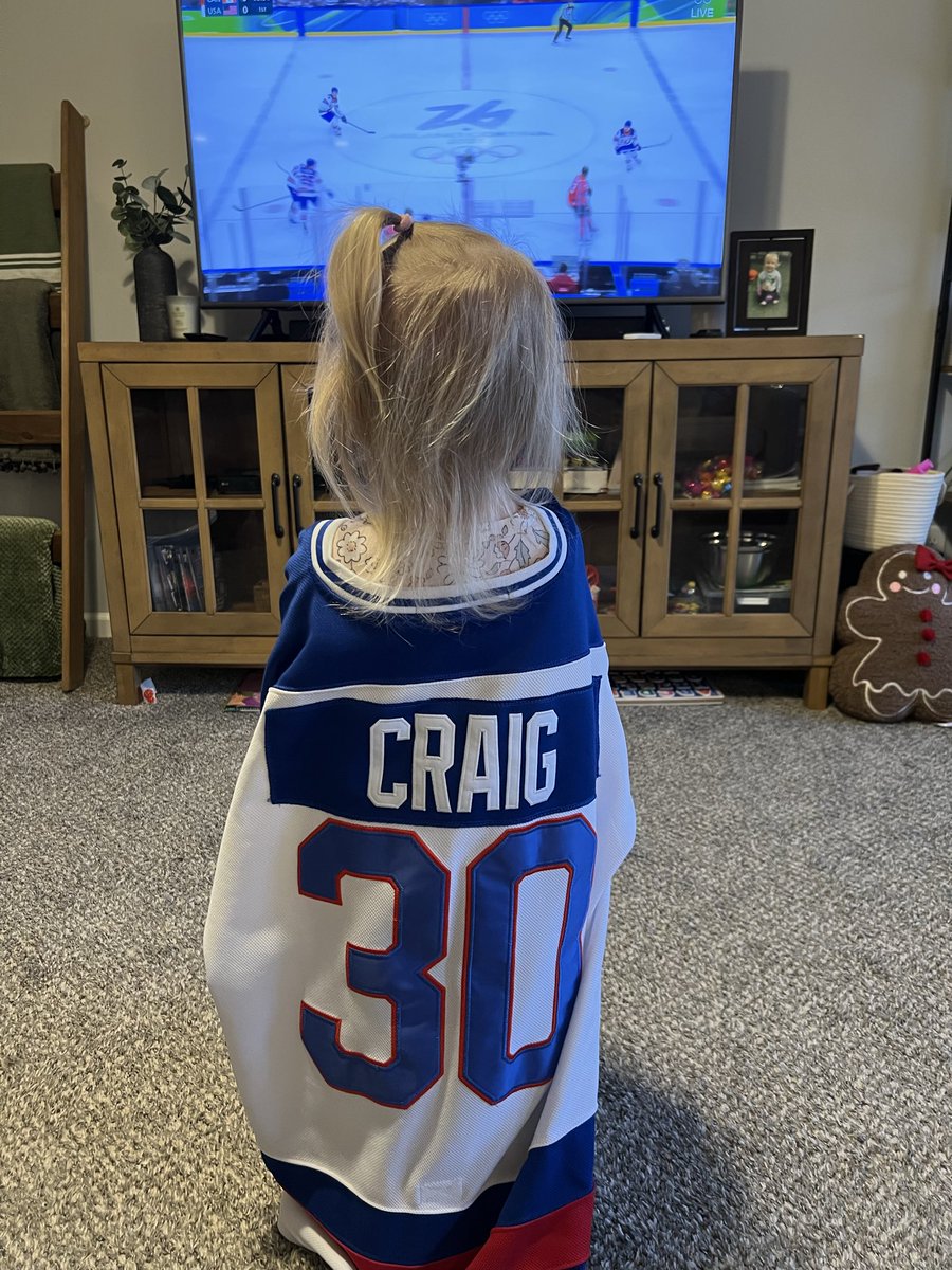 AP Craig tweet media