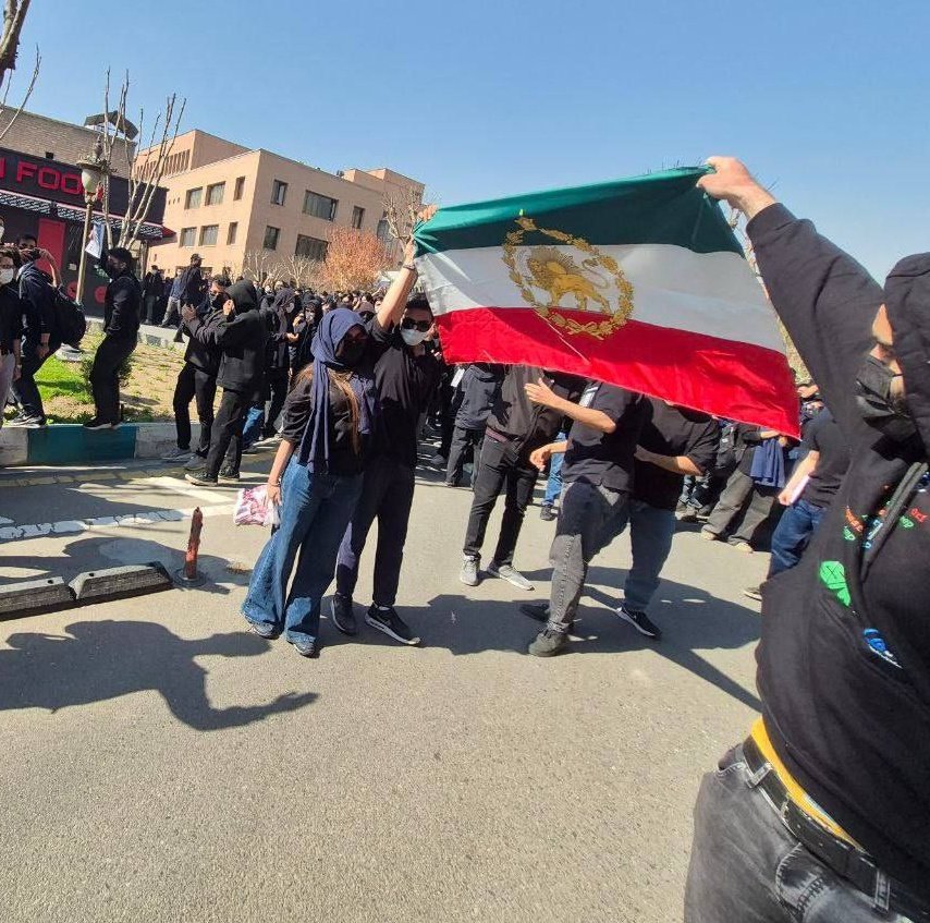 Aryammehr_2's tweet image. این عکس استفاده کنید هم کیفیت داره
هم دستکاری شده نیست و نمیتونن حرکت ملی مردم رو زیر سوال ببرن
#جاویدشاه