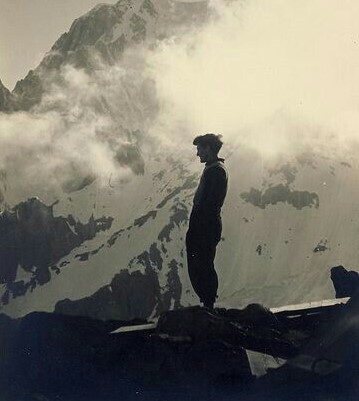 dagodubnos's tweet image. There is a forgetting of all existence, a falling silent of our very being,
in which it seems to us as if we had found everything.

Friedrich Hölderlin