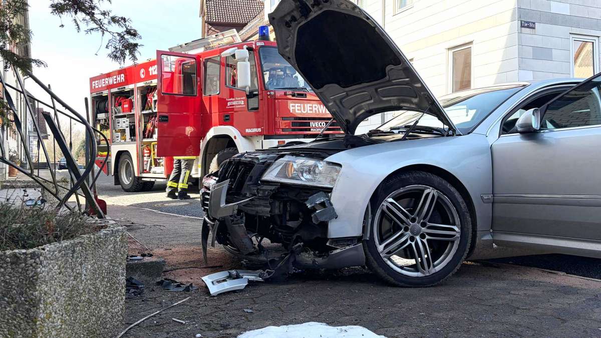 Verfolgungsfahrt endet mit einem Verkehrsunfall einbecker-morgenpost.de/einbeck/nachri…