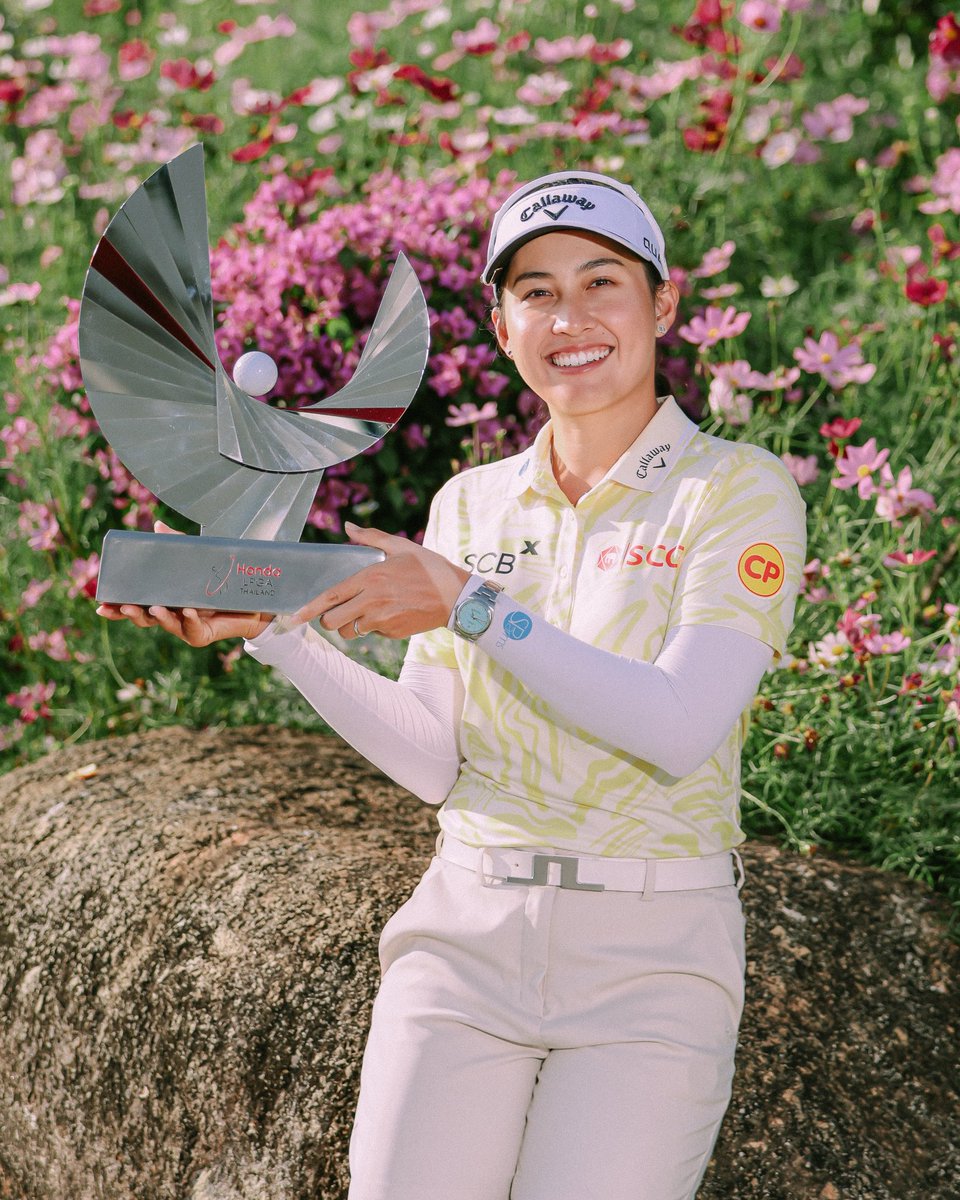 hondalpgath's tweet photo. Ending the day with the crown 👑

#HondaLPGAThailand #DriveInspiration @LPGA https://t.co/YHBbRXNqpq