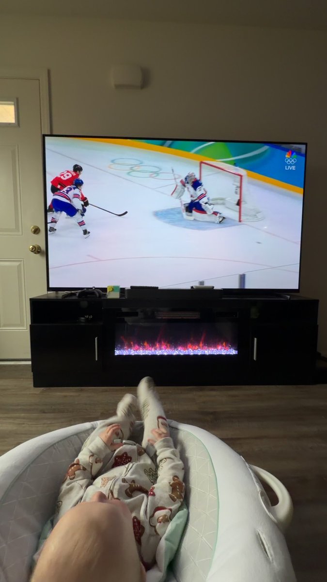 daynejbartles's tweet photo. Me when someone asked Thursday-

Nah I don’t really do Winter Olympics…

Me up early as hell screaming GET EM BOYS just days later 

#USA #USAHockey #canada https://t.co/34xSoDjqoW