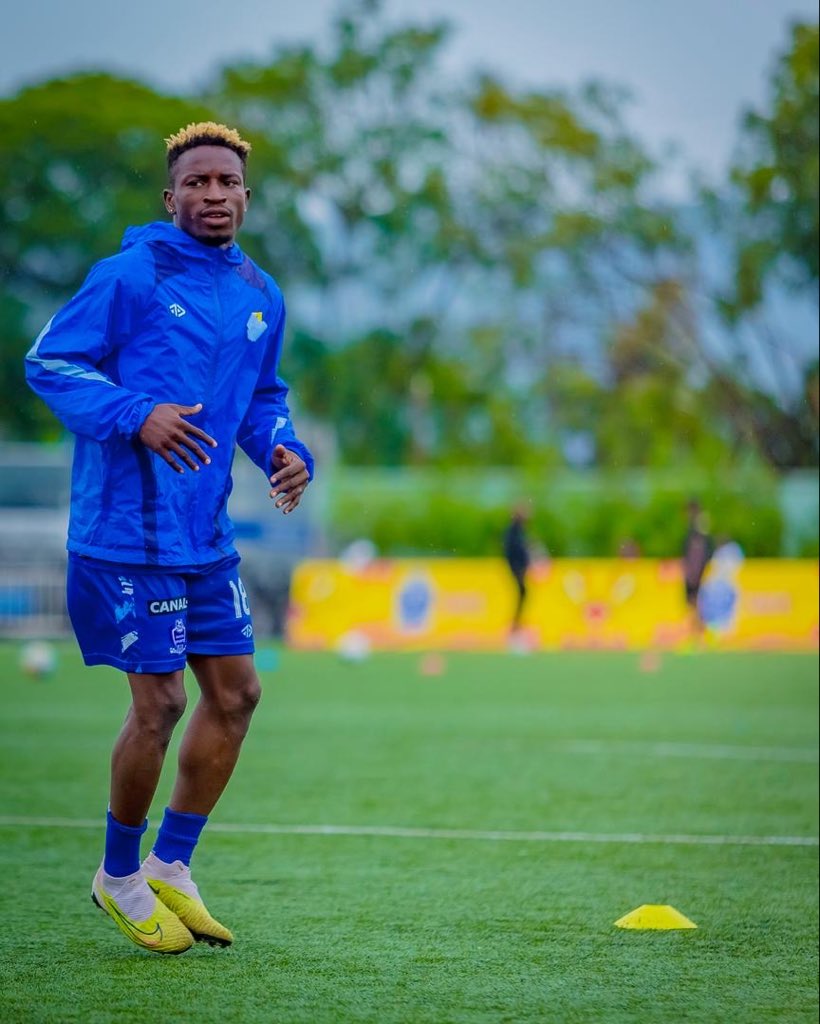 rayon_sports's tweet photo. #RPL || #RAYMVS
Warm up done https://t.co/CduEBqFlHs