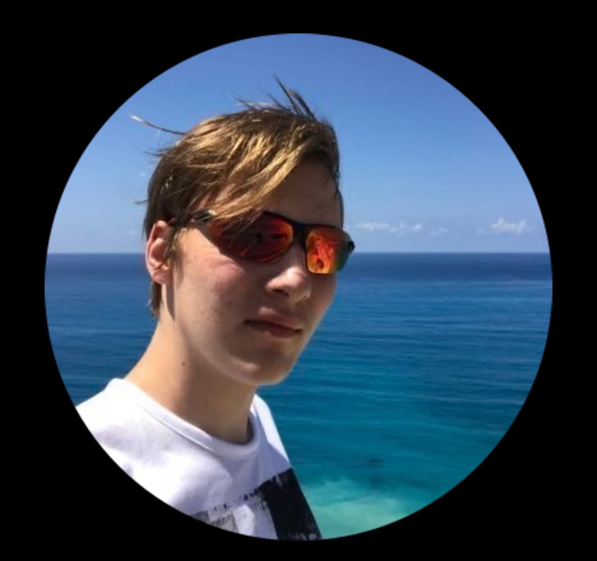 𝐂𝐲𝐚𝐧. tweet media