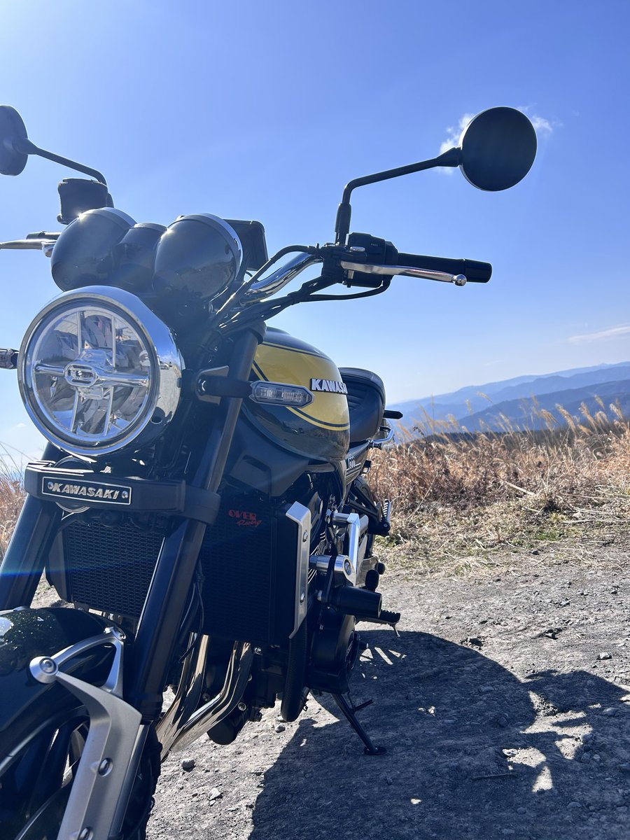 z_lh55's tweet photo. バイクってマイナスイメージが多いけど
それ以上にかっよくて気持ちいい乗り物ですな😎
あ、今日阿蘇まで行ってきました🏃‍♂️
#バイクはバカにしか乗れない
#z900rs
#カワサキ https://t.co/nfC5WuWoJ3